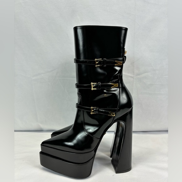 Versace - Aevitas Pointy leather ankle boots - Picture 1 of 12